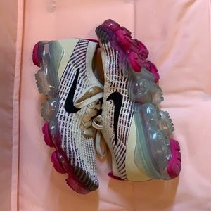 Lightly used nikes, great condition!